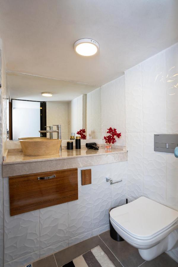 8 Rooms House Balcova Exterior photo