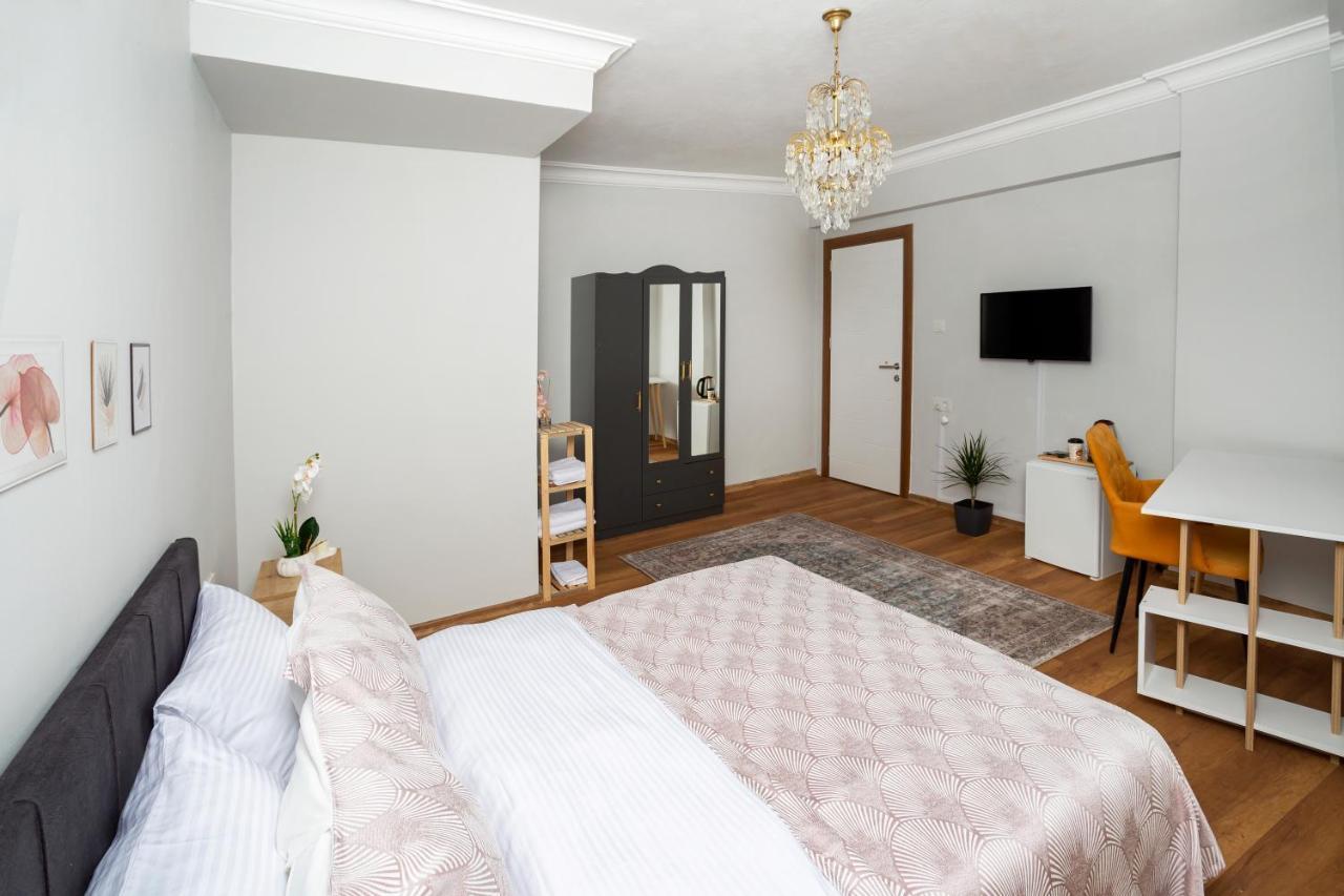 8 Rooms House Balcova Exterior photo