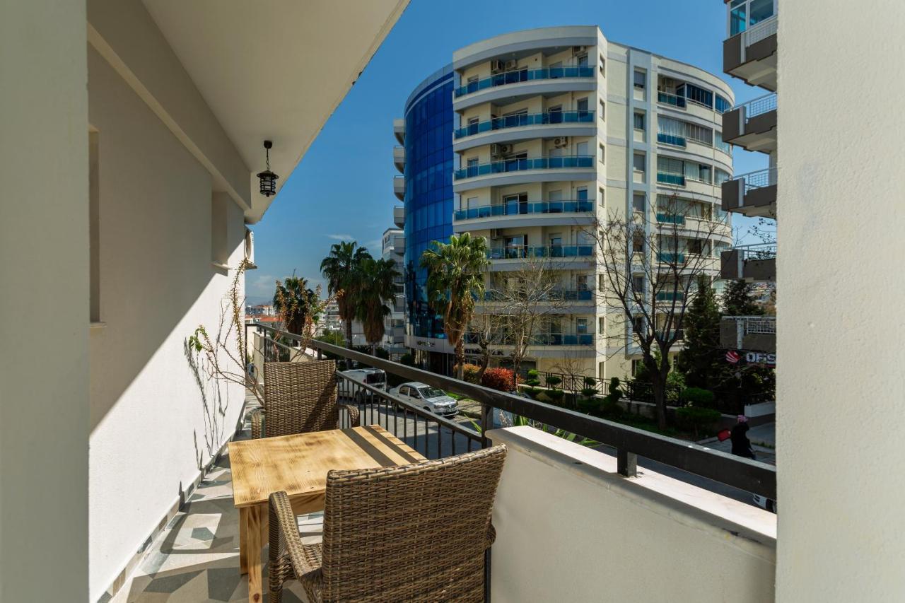 8 Rooms House Balcova Exterior photo