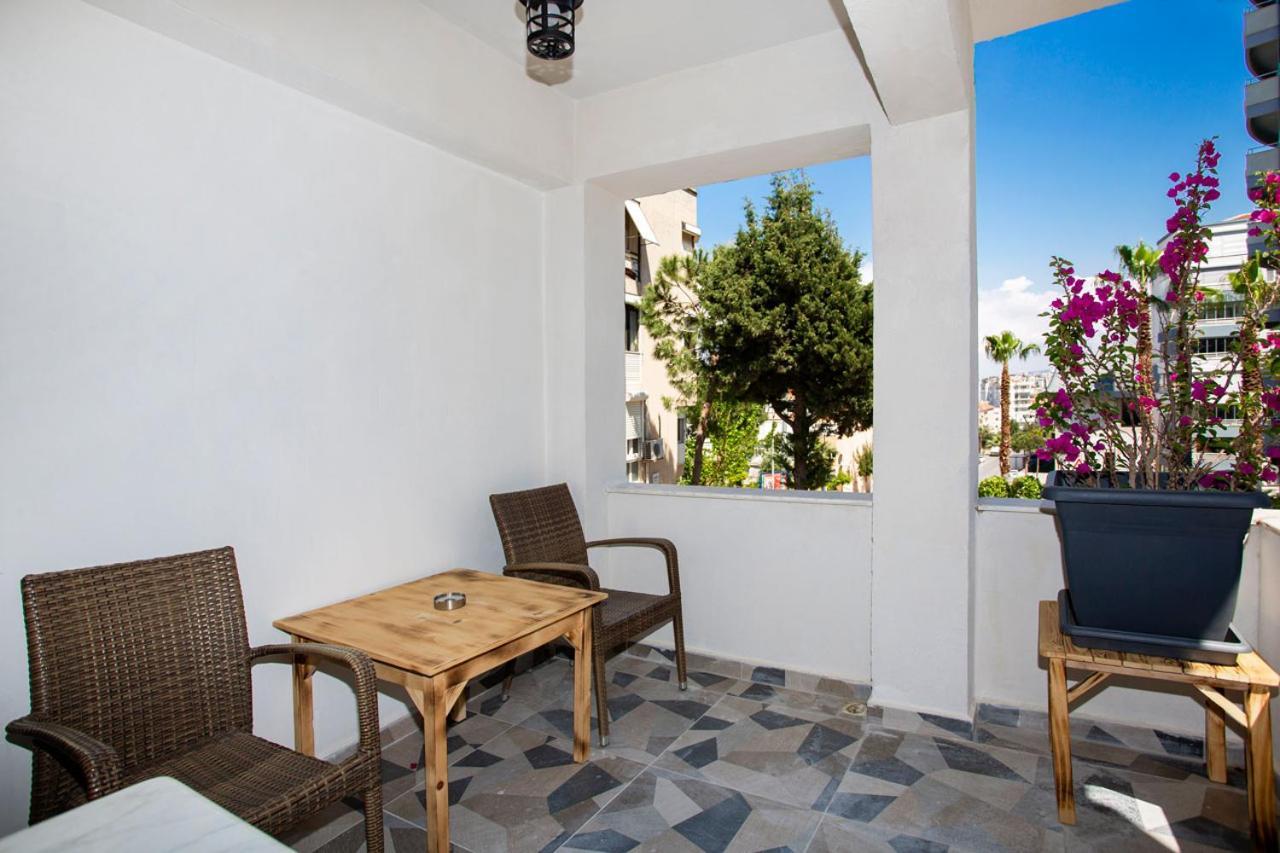 8 Rooms House Balcova Exterior photo